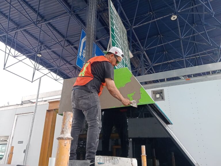 Recubrimientos de acabados y cristales en cabinas de cobro10