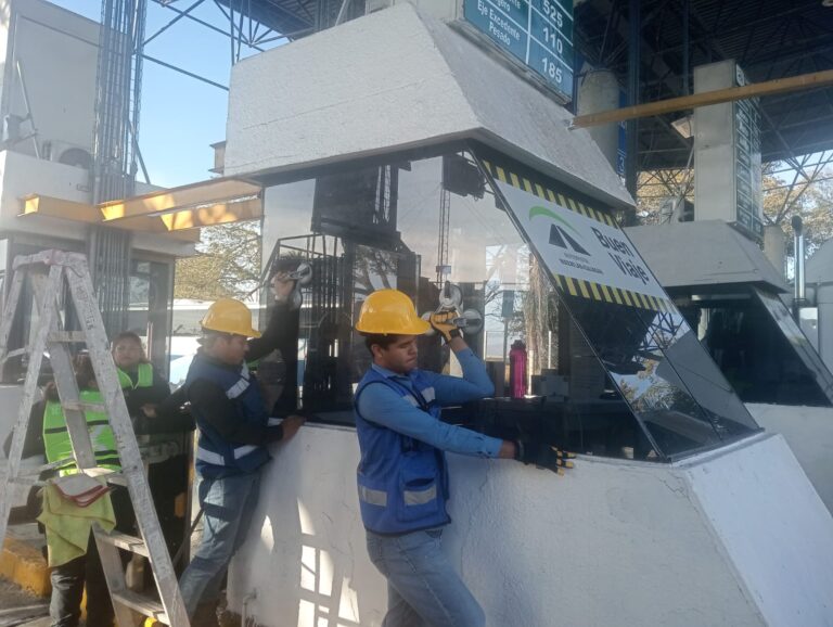 Recubrimientos de acabados y cristales en cabinas de cobro18