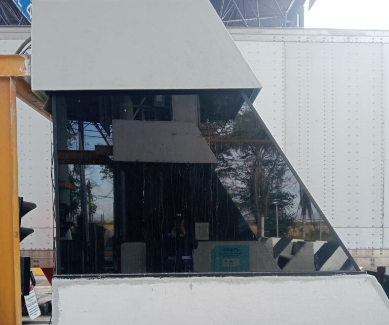 Recubrimientos de acabados y cristales en cabinas de cobro2