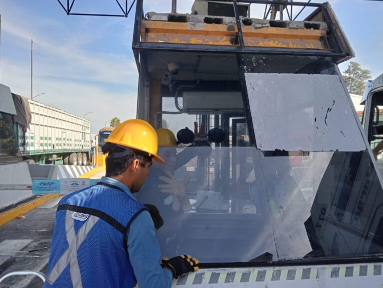 Recubrimientos de acabados y cristales en cabinas de cobro21