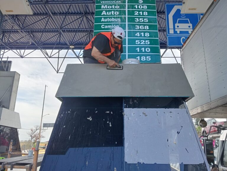 Recubrimientos de acabados y cristales en cabinas de cobro7