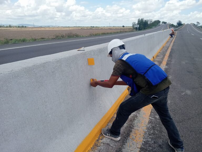 Señalizacion en faja separadora (barrera triblock)4
